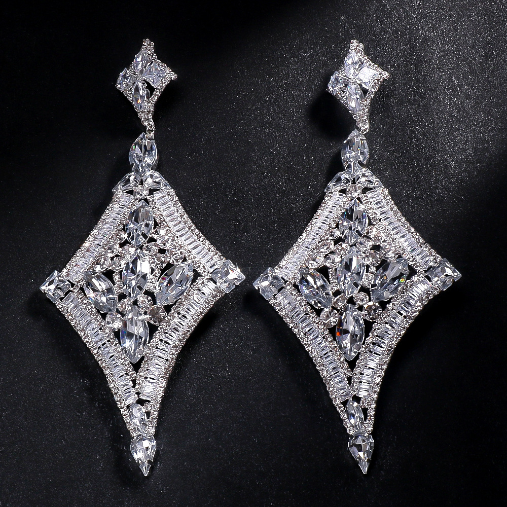 Exaggerated Earrings 2PCS/LOT Diamond shaped Earrings with Exaggerated Rhinestones Stage Accessories for Women