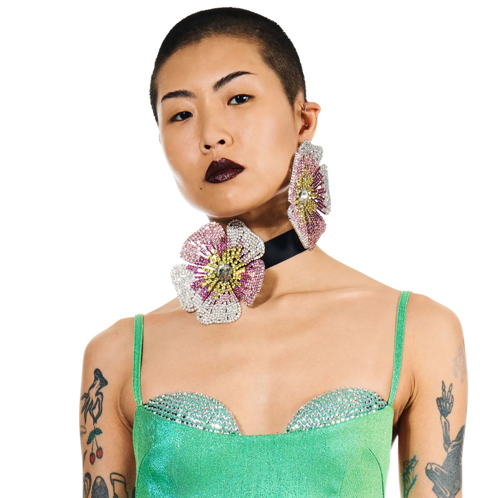 Women's Earrings 2PCS/LOT Flower Rhinestone Earrings with Exaggerated Pearl Accents Vintage Stage Accessories
