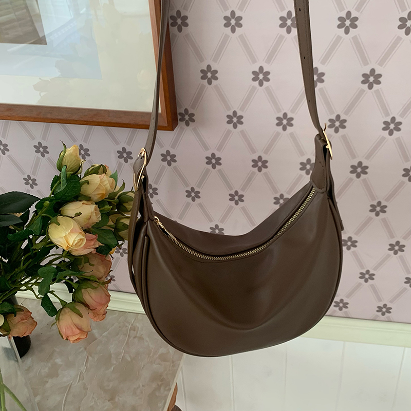 Senior sense niche small female 2025 hot new fashion casual black single shoulder crossbody all match dumpg bag