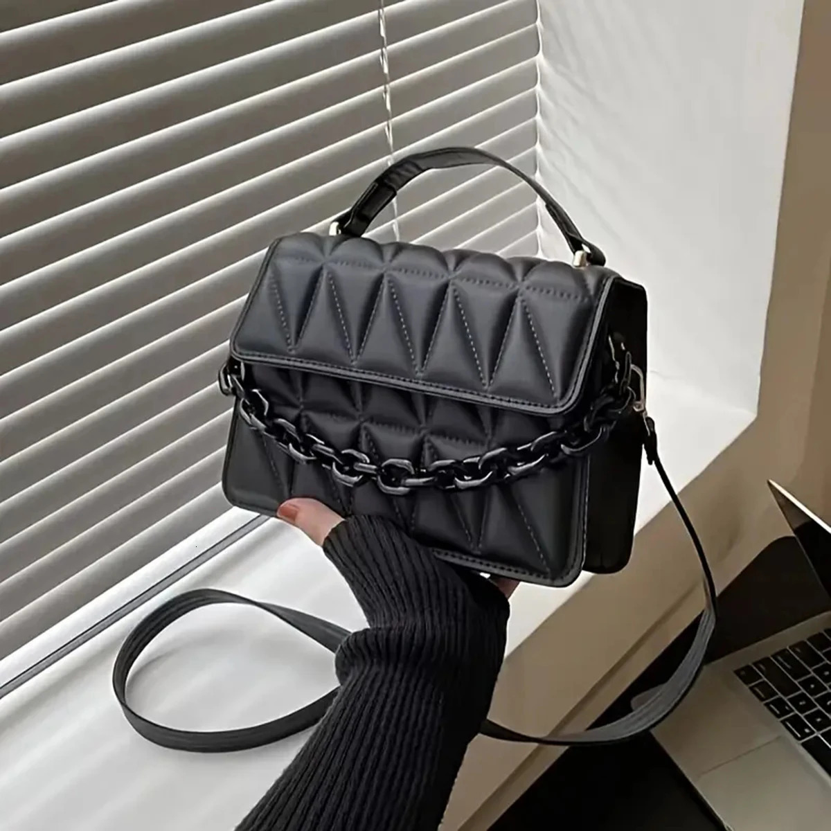 Diamond chain handbag womens fashion retro embossed small square bag womens single shoulder crossbody bag a bag 250207