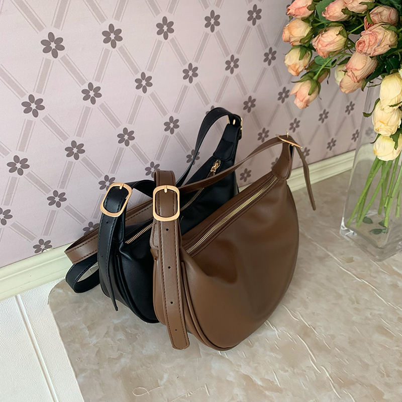 Senior sense niche small female 2025 hot new fashion casual black single shoulder crossbody all match dumpg bag