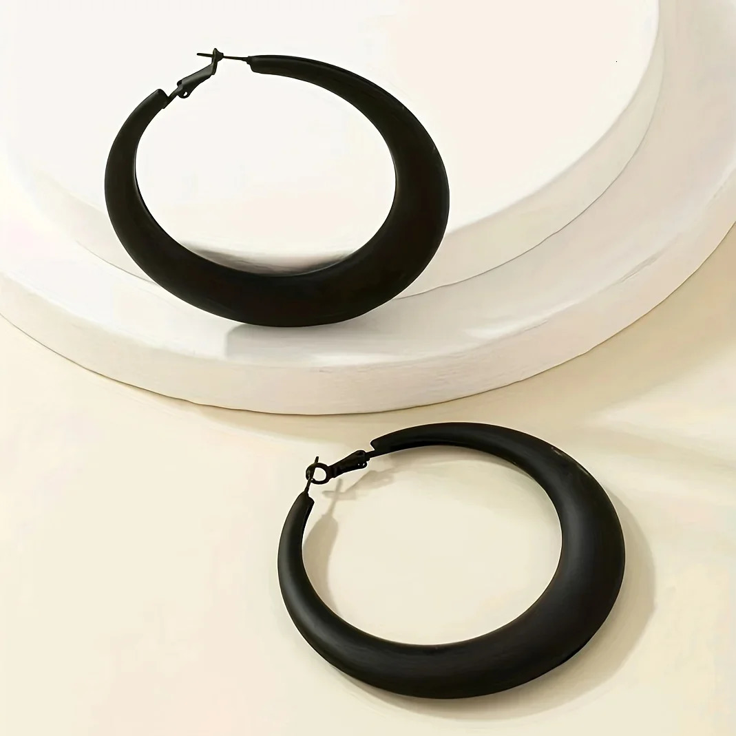 Fashion C Shape Black Large Circle Earrings for Women Girl Temperament Simple Exaggerated Party Gifts Hoops Jewelry 250110
