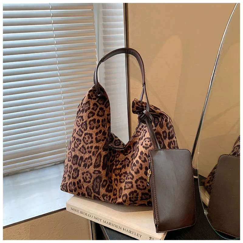 Leopard Print Bag Womens Fashion Dumpling Bag Large Capacity Autumn and Winter Messenger Casual Retro Bag 250210