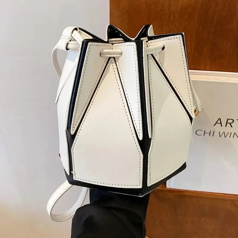 Womens Niche Foldable Bag Multifunctional Messenger Bag Portable Bag High Quality Summer 2025 Purses and Handbags 250207