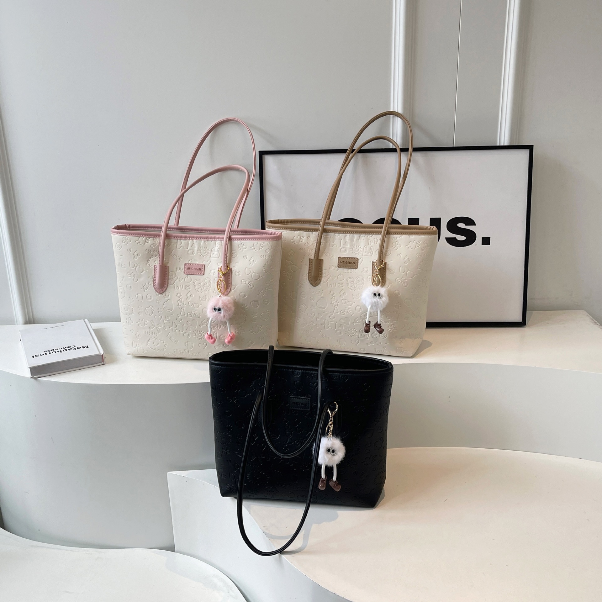 Popular large capacity bag female 2025 new spring summer sense hand bill shoulder bag commuter Tote bag
