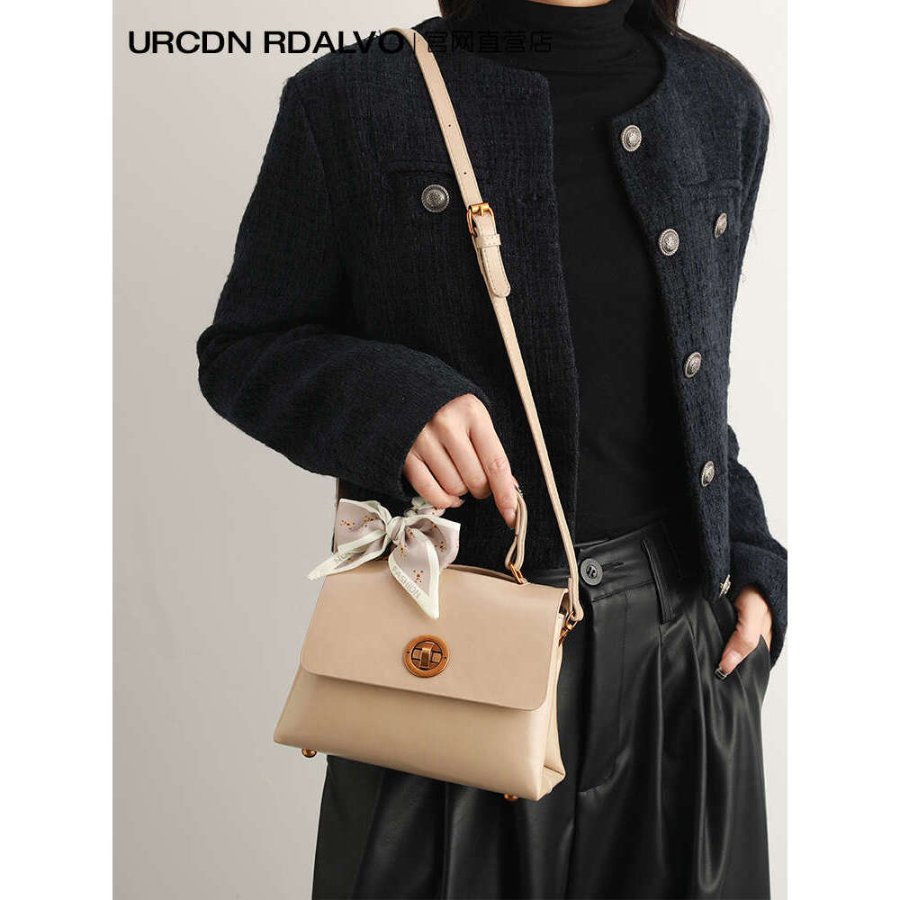 Women's Bags UR Simple and Stylish Handheld Small Square for Women New Style Super Popular Versatile Commuter Luxury Single Shoulder Crossbody Ba