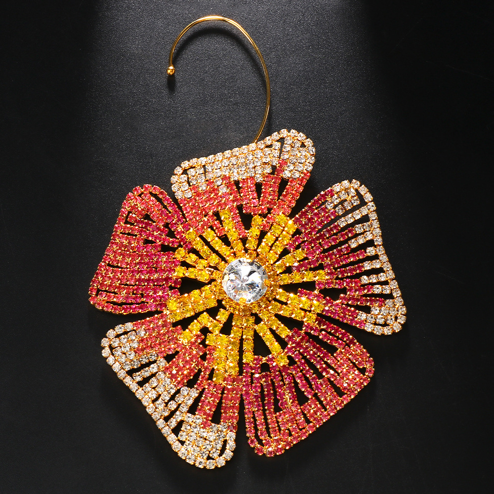 Women's Earrings 2PCS/LOT Flower Rhinestone Earrings with Exaggerated Pearl Accents Vintage Stage Accessories
