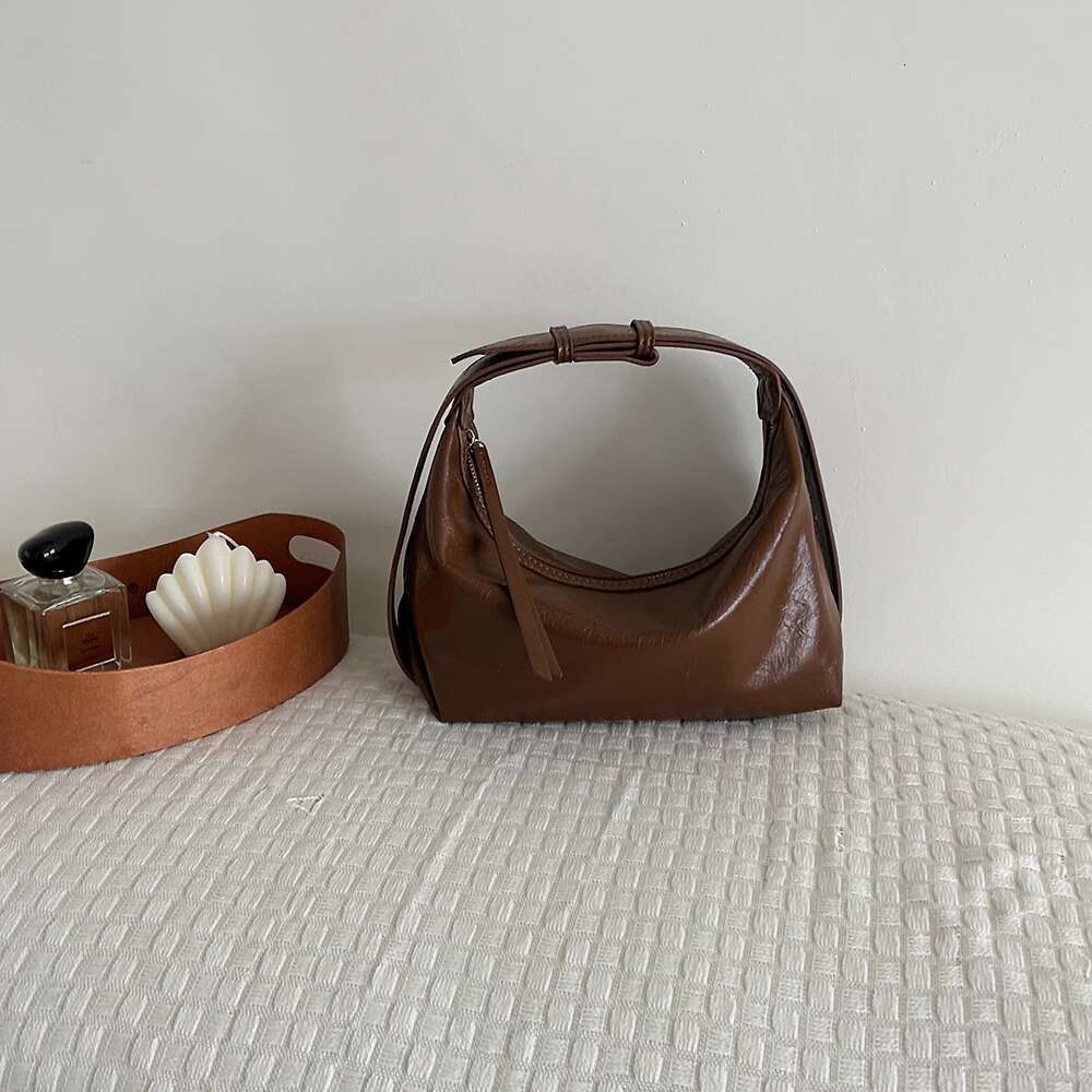 Women's Bags Satisfied with the autumn and winter collection of niche patent leather shiny suede, personalized multi color handheld single should