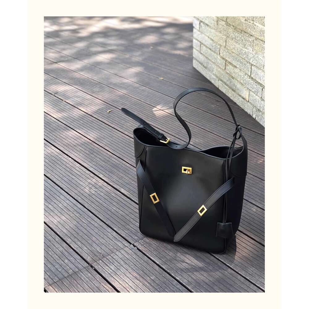 Women's Bags Women's genuine leather handbag commuting large capacity bucket bag, niche high-end texture single shoulder armpit bag, crossbo