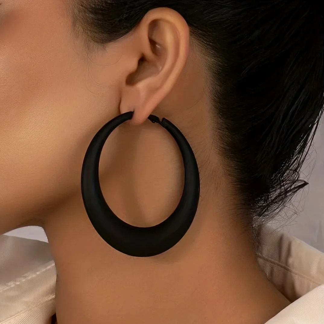Fashion C Shape Black Large Circle Earrings for Women Girl Temperament Simple Exaggerated Party Gifts Hoops Jewelry 250110