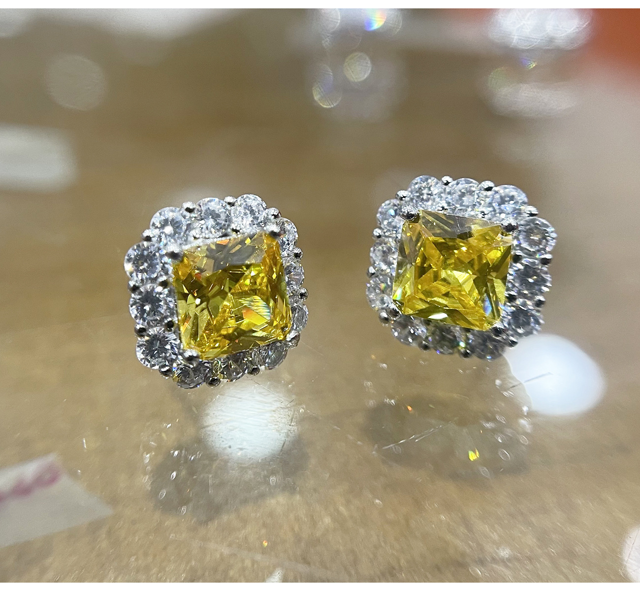 2025 Sparkling Stud Earrings Luxury Jewelry 925 Sterling Silver Princess Cut Lab Yellow Moissanite Diamond Party Lady Women Wedding Flower Earring Gif