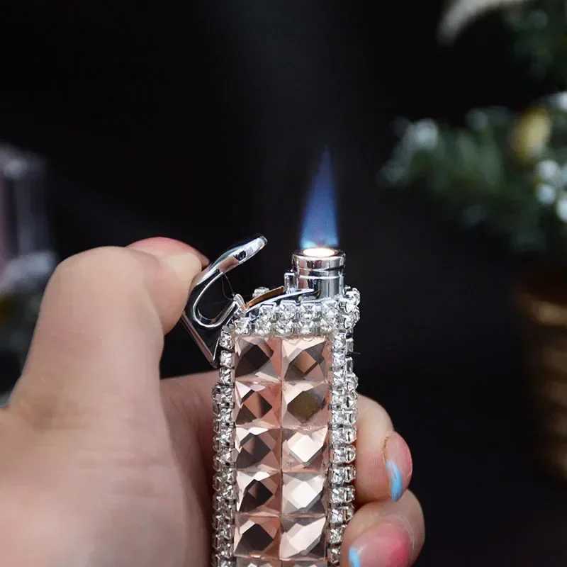 New Womens Butane Lighter Set with Diamond Creative Powder Flame Direct Charge Cool Lighter Cigarette AccessoriesT250211