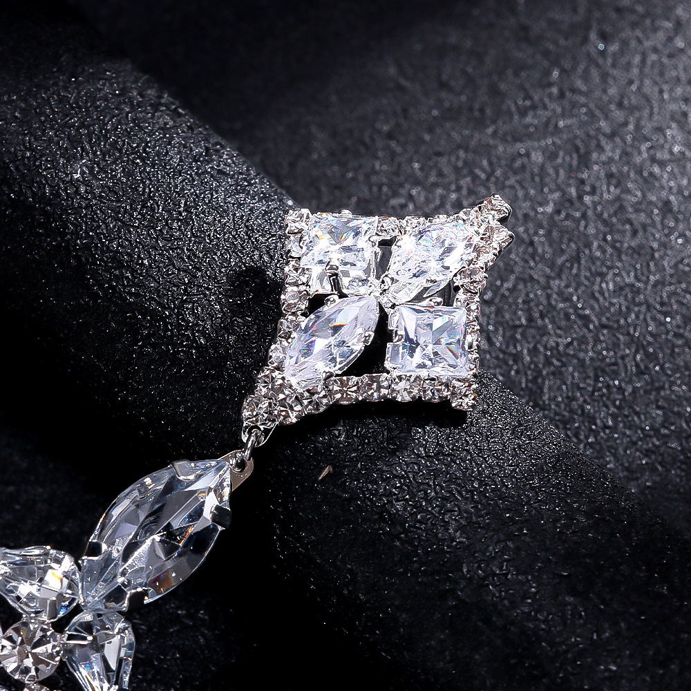 Exaggerated Earrings 2PCS/LOT Diamond shaped Earrings with Exaggerated Rhinestones Stage Accessories for Women