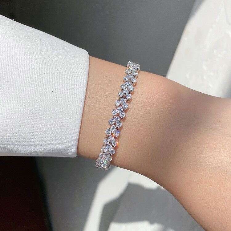 INS HOT Designer Bracelet For Women Luxury Designer jewelry Classic Roman bracelet simple and fashionable Gold Plate Agate moissanite Diamond Wedding 