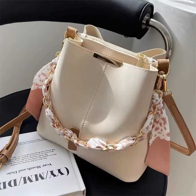 New autumn and winter high-quality womens cross shaped Fi casual underwear shoulder casual bucket bagXJ250412
