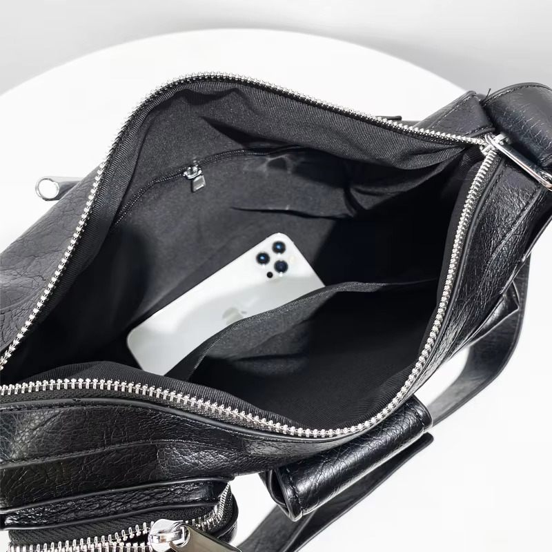 Designer bag women's motorcycle and bicycle bag 2025 new PU oil wax leather multi pocket Y2k crossbody