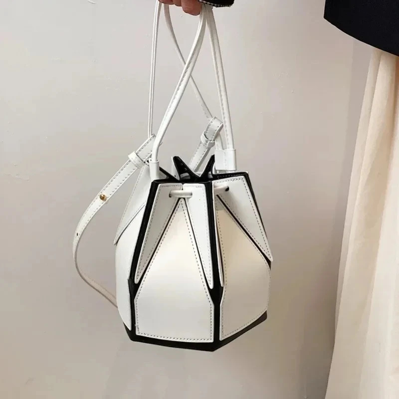 Womens Niche Foldable Bag Multifunctional Messenger Bag Portable Bag High Quality Summer 2025 Purses and Handbags 250207