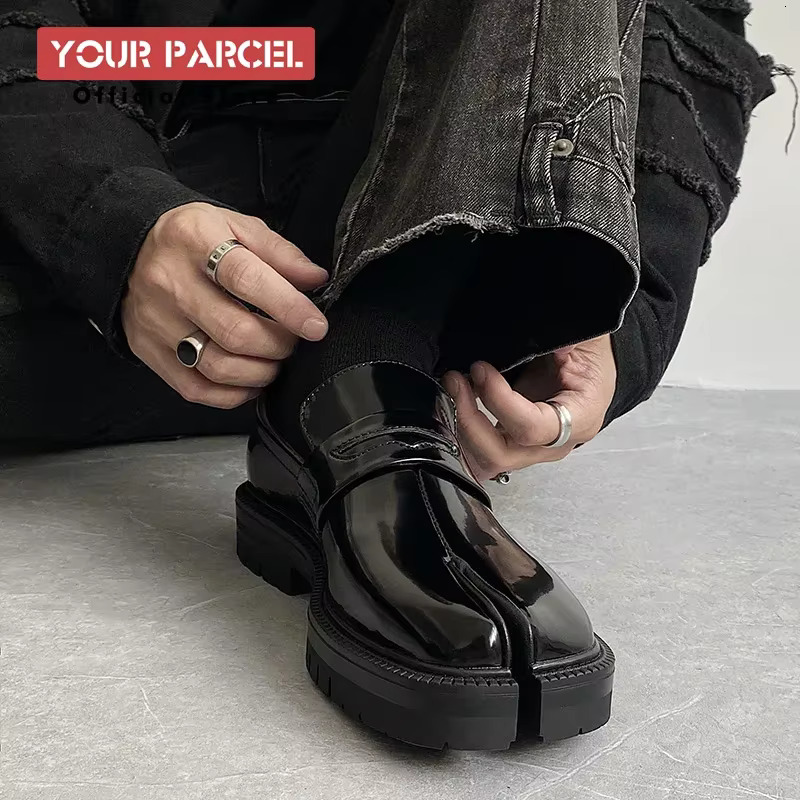 Split Toe Horseshoe For Men's Thick Sole Loafer Tabi Patent Korean Version Trend Casual Leather Shoes