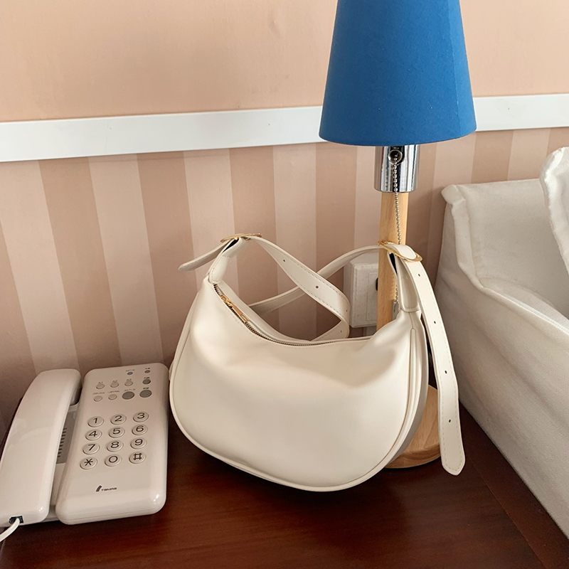 Senior sense niche small female 2025 hot new fashion casual black single shoulder crossbody all match dumpg bag