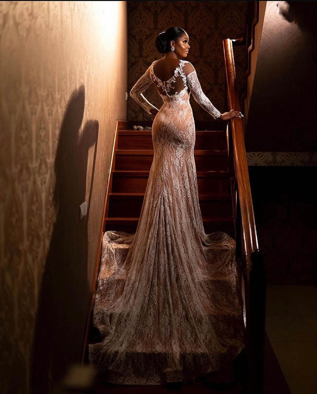 Black Women Nude Wedding Dresses Lace Appliques Mermaid Sheer Neck Long Sleeve Bridal Gowns Illusion Bride Dress Customized