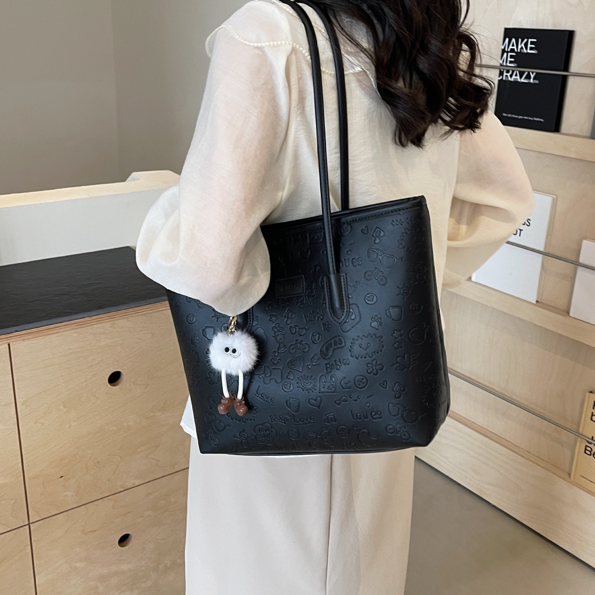 Popular large capacity bag female 2025 new spring summer sense hand bill shoulder bag commuter Tote bag