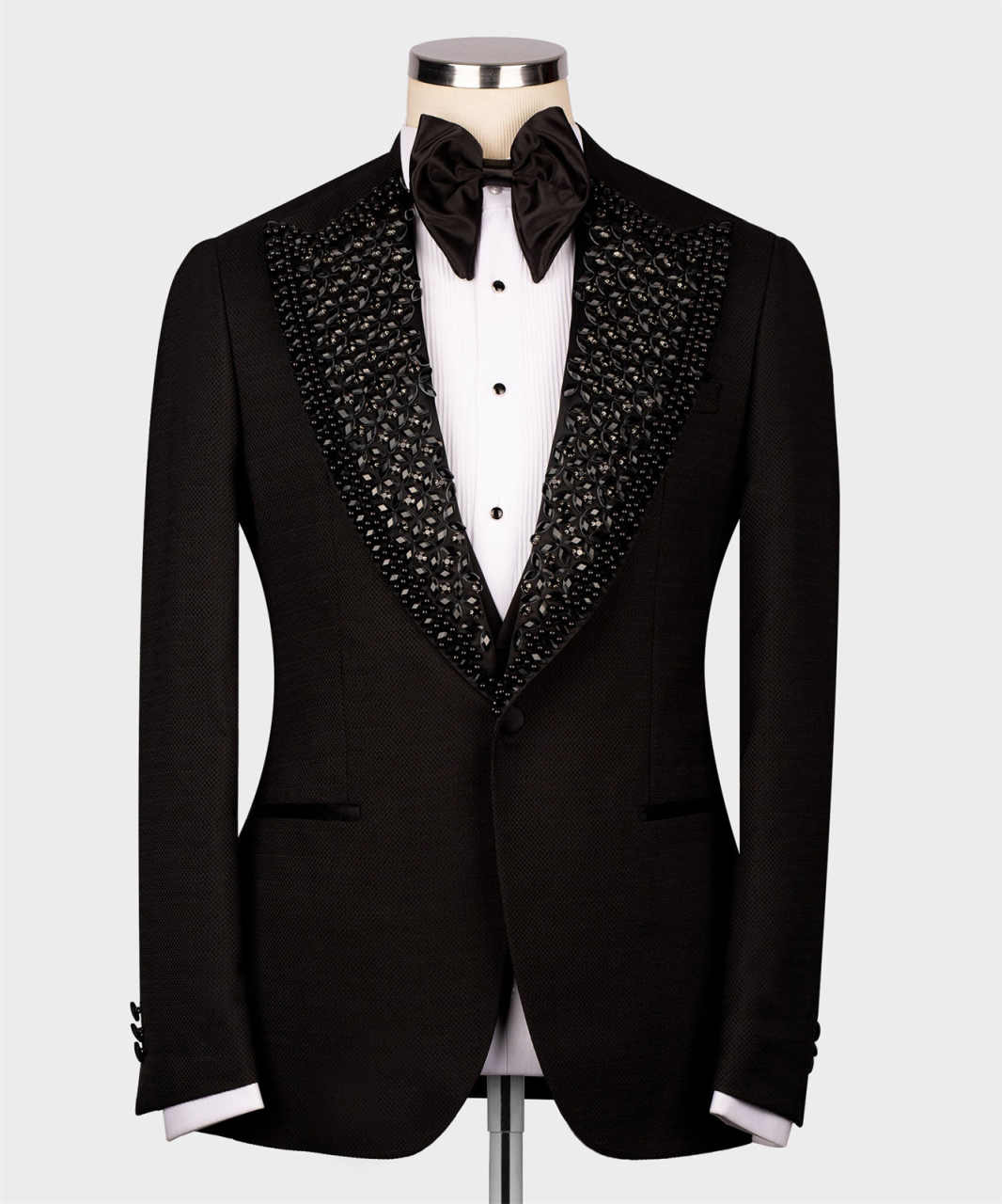 2025 New Fashion Handsome Slim Fit Groom Tuxedos Mans Suits Jackets One Button Business Casual Suit Shawl Lapel Beading Bridegroom Tailor Custom Made