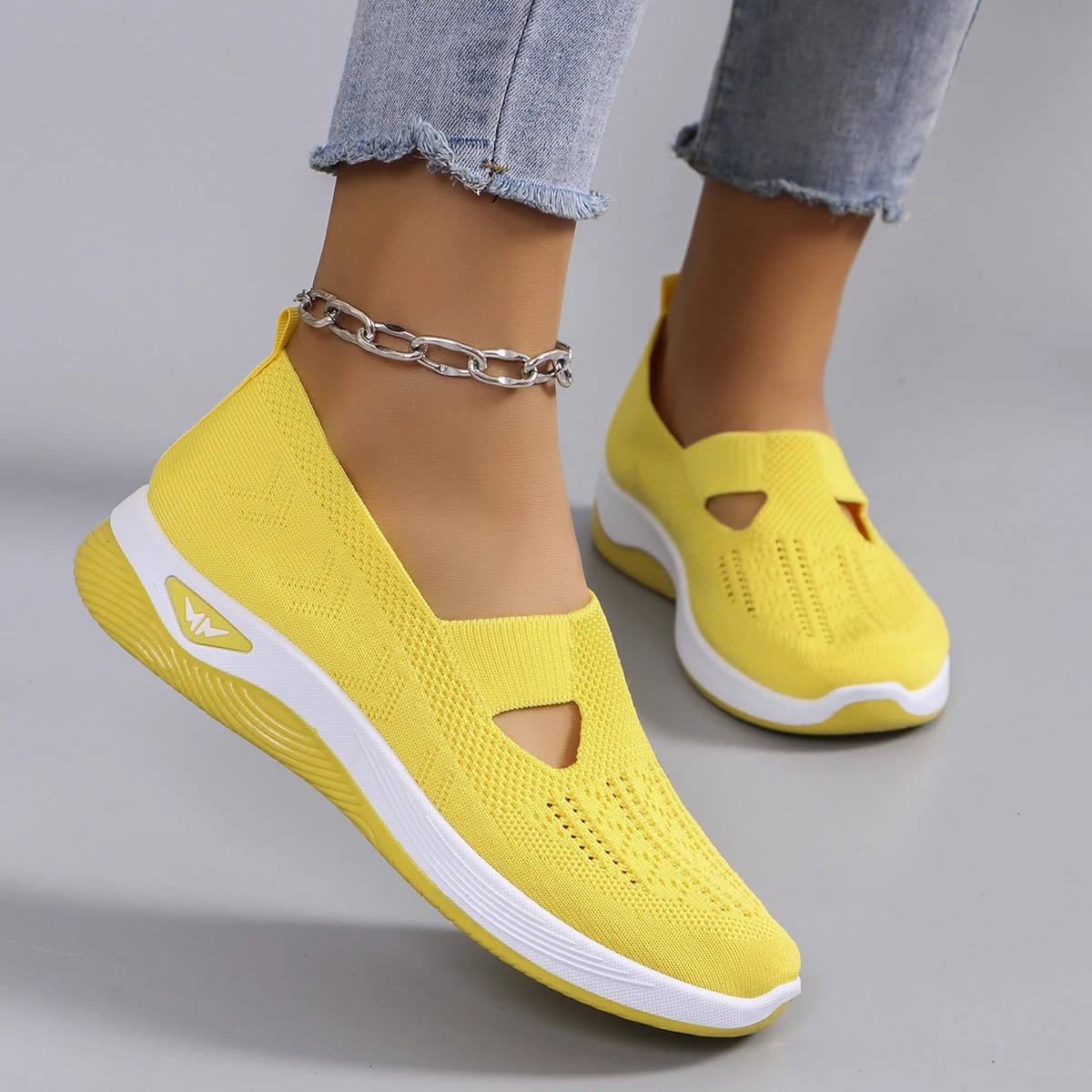 Spring womens sports shoes fashionable breathable lightweight non-slip wear-resistant casual sports shoes flat shoes 250221