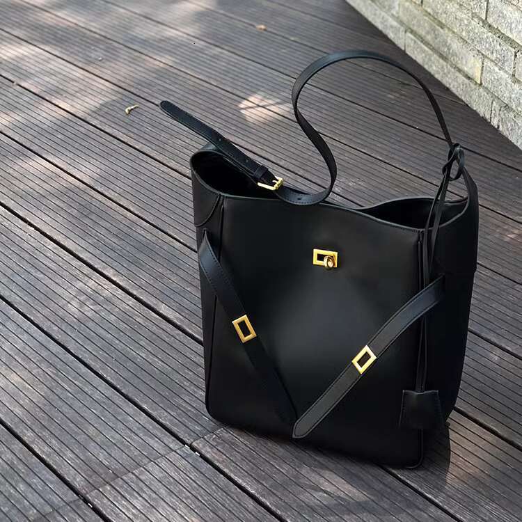 Women's Bags Women's genuine leather handbag commuting large capacity bucket bag, niche high-end texture single shoulder armpit bag, crossbo