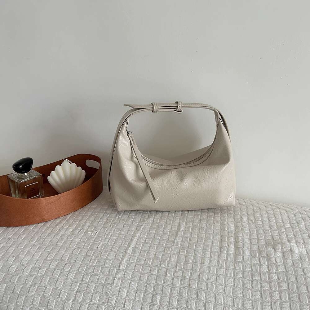 Women's Bags Satisfied with the autumn and winter collection of niche patent leather shiny suede, personalized multi color handheld single should