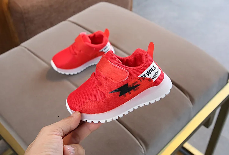 Childrens Luminous Shoes Boys And Girls Shining Light Mesh Sneakers Little Kids Glowing Sneakers Childrens LED Light Up Shoes 250117