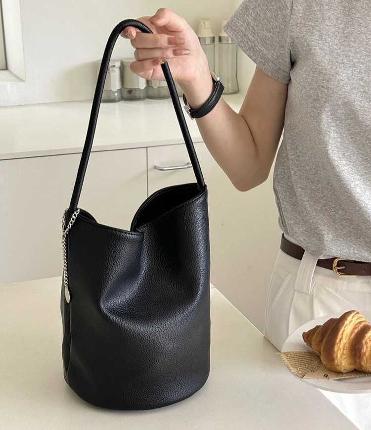 Homemade Bag Womens 2025 New Soft Leather Portable Bucket Bag All Mah Commuter Shoulder Underarm Bag Wallet and HandbagXJ250412