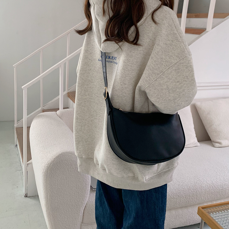 Senior sense niche small female 2025 hot new fashion casual black single shoulder crossbody all match dumpg bag