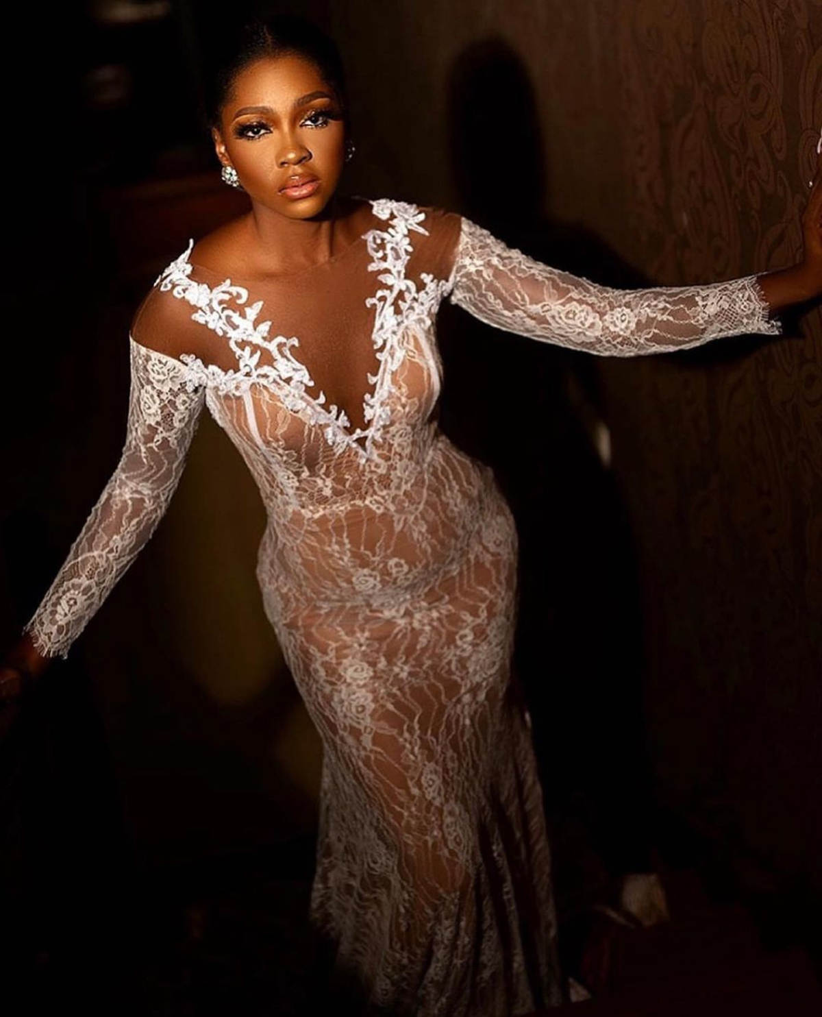 Black Women Nude Wedding Dresses Lace Appliques Mermaid Sheer Neck Long Sleeve Bridal Gowns Illusion Bride Dress Customized