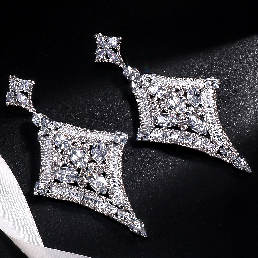 Exaggerated Earrings 2PCS/LOT Diamond shaped Earrings with Exaggerated Rhinestones Stage Accessories for Women