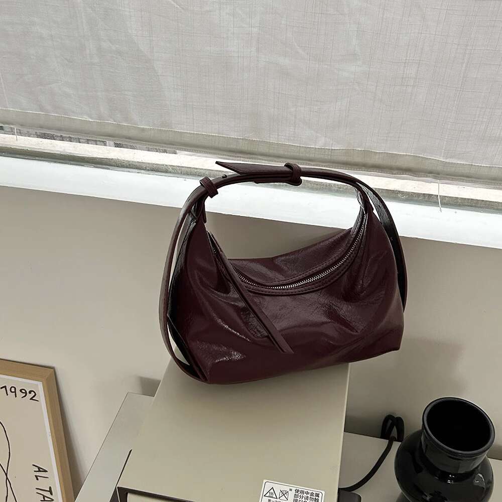 Women's Bags Satisfied with the autumn and winter collection of niche patent leather shiny suede, personalized multi color handheld single should