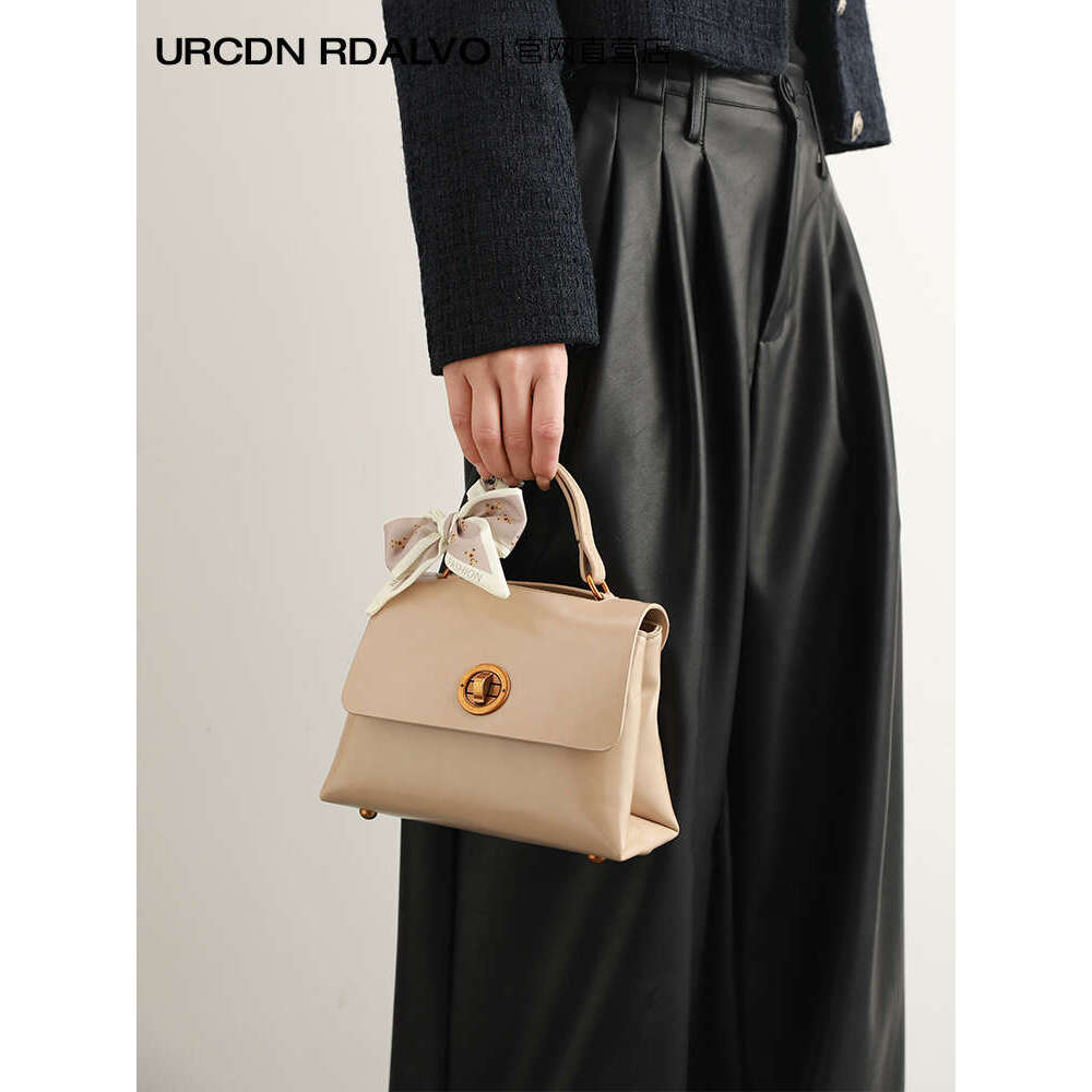 Women's Bags UR Simple and Stylish Handheld Small Square for Women New Style Super Popular Versatile Commuter Luxury Single Shoulder Crossbody Ba