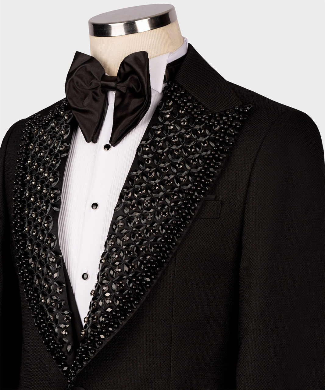 2025 New Fashion Handsome Slim Fit Groom Tuxedos Mans Suits Jackets One Button Business Casual Suit Shawl Lapel Beading Bridegroom Tailor Custom Made