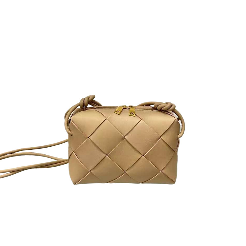 designer bag 2024 summer versatile handmade genuine leather woven niche high-quality cowhide diamond grid bag, single shoulder crossbody bag for women