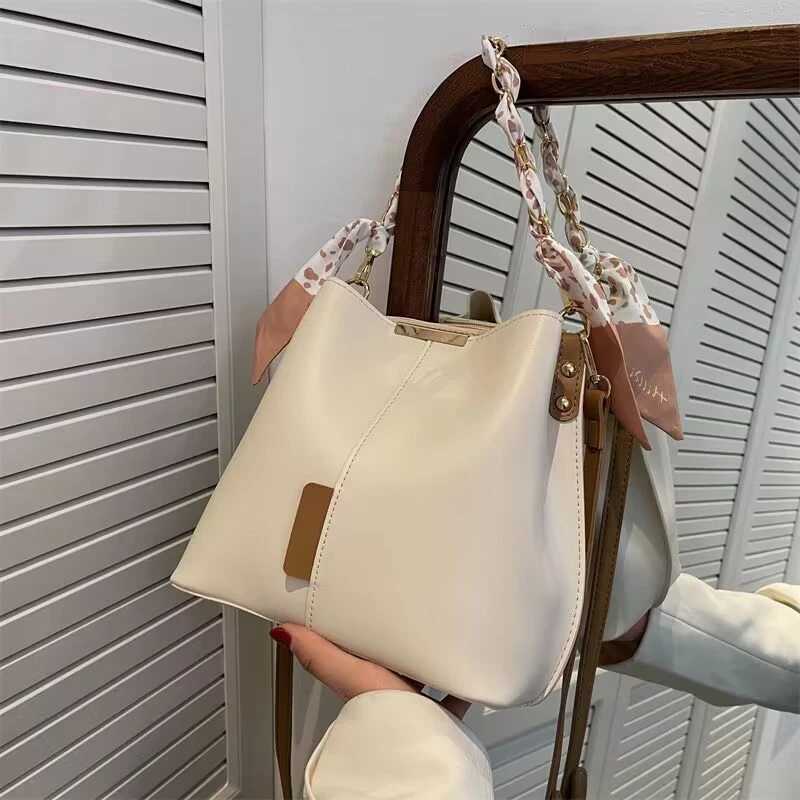 New autumn and winter high-quality womens cross shaped Fi casual underwear shoulder casual bucket bagXJ250412