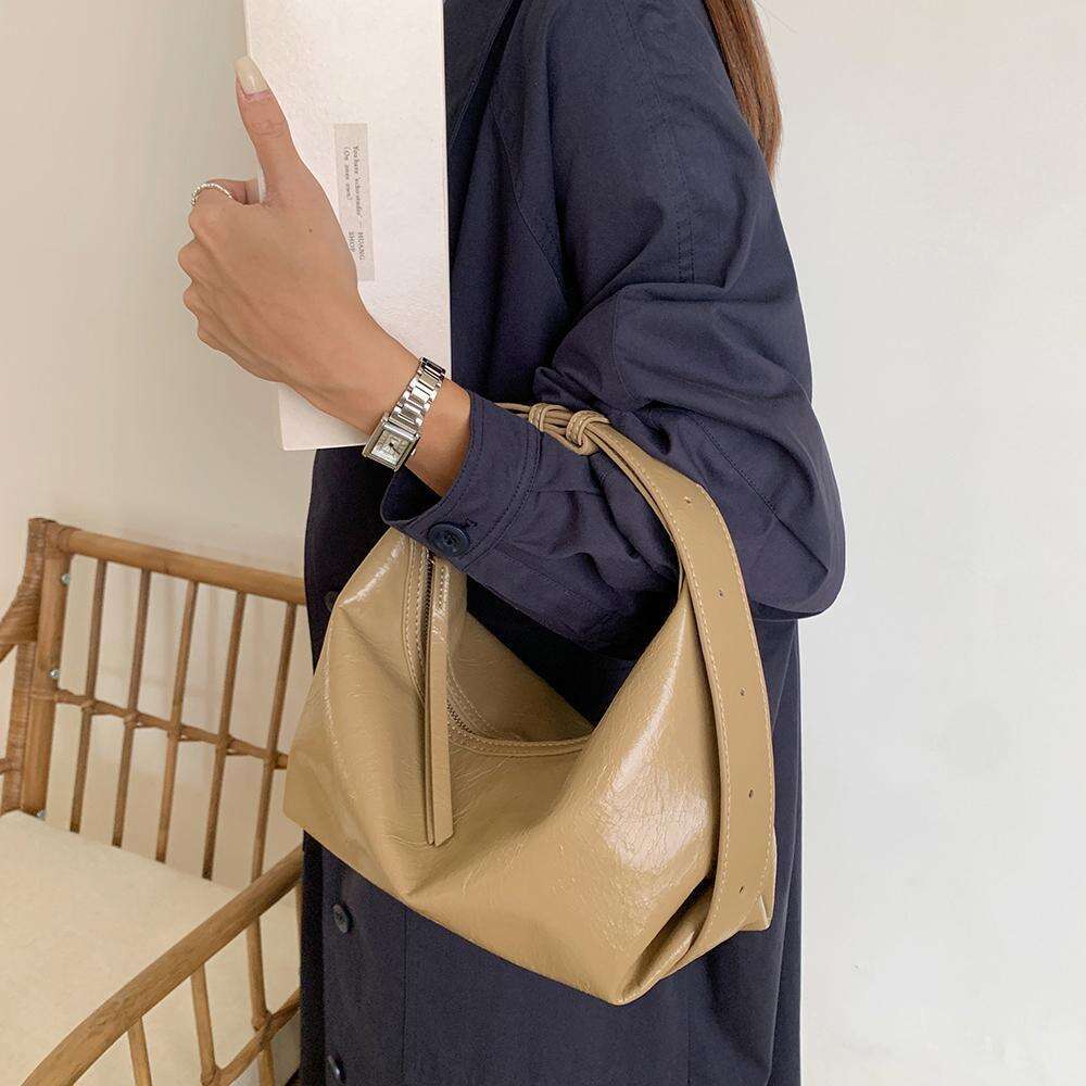 Women's Bags Satisfied with the autumn and winter collection of niche patent leather shiny suede, personalized multi color handheld single should