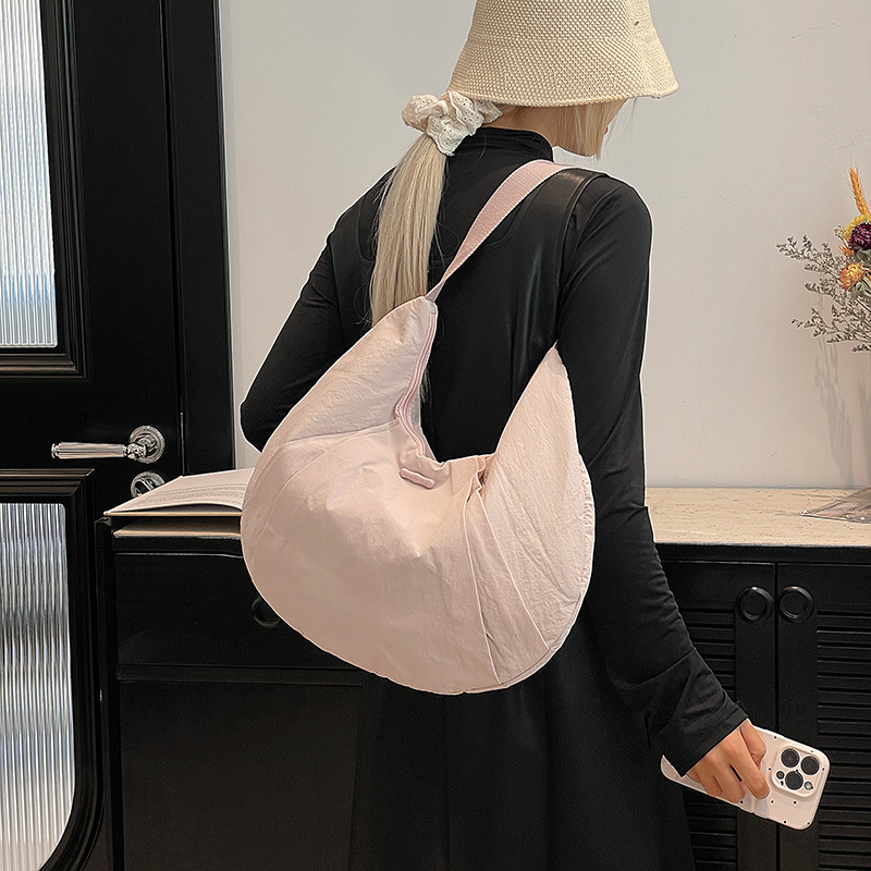 New Korean women's crescent bag croissant single shoulder sports fitness dumpling bag 2025