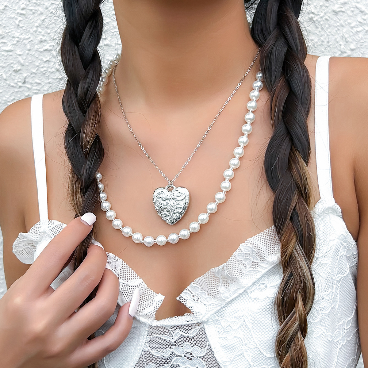 Women fashion Jewelry Sweet Cool Wind Big Love Pendant Spicy Girl Small and Popular Beaded designer Versatile Necklace