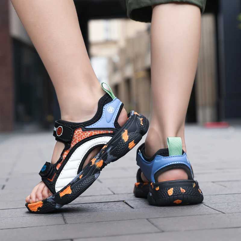 Sandals Childrens sandals 2024 summer new boys non-slip Velcro girls big children sports beach shoes soft soles wear trend H250212