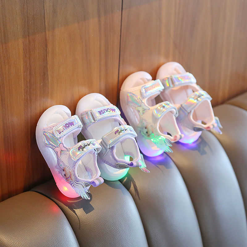 Sandals Baby girl sandals 0-3-5.5 years old 2 girls and children glowing soft sole princess shoelaces flashing lights breathable walking shoes H250212