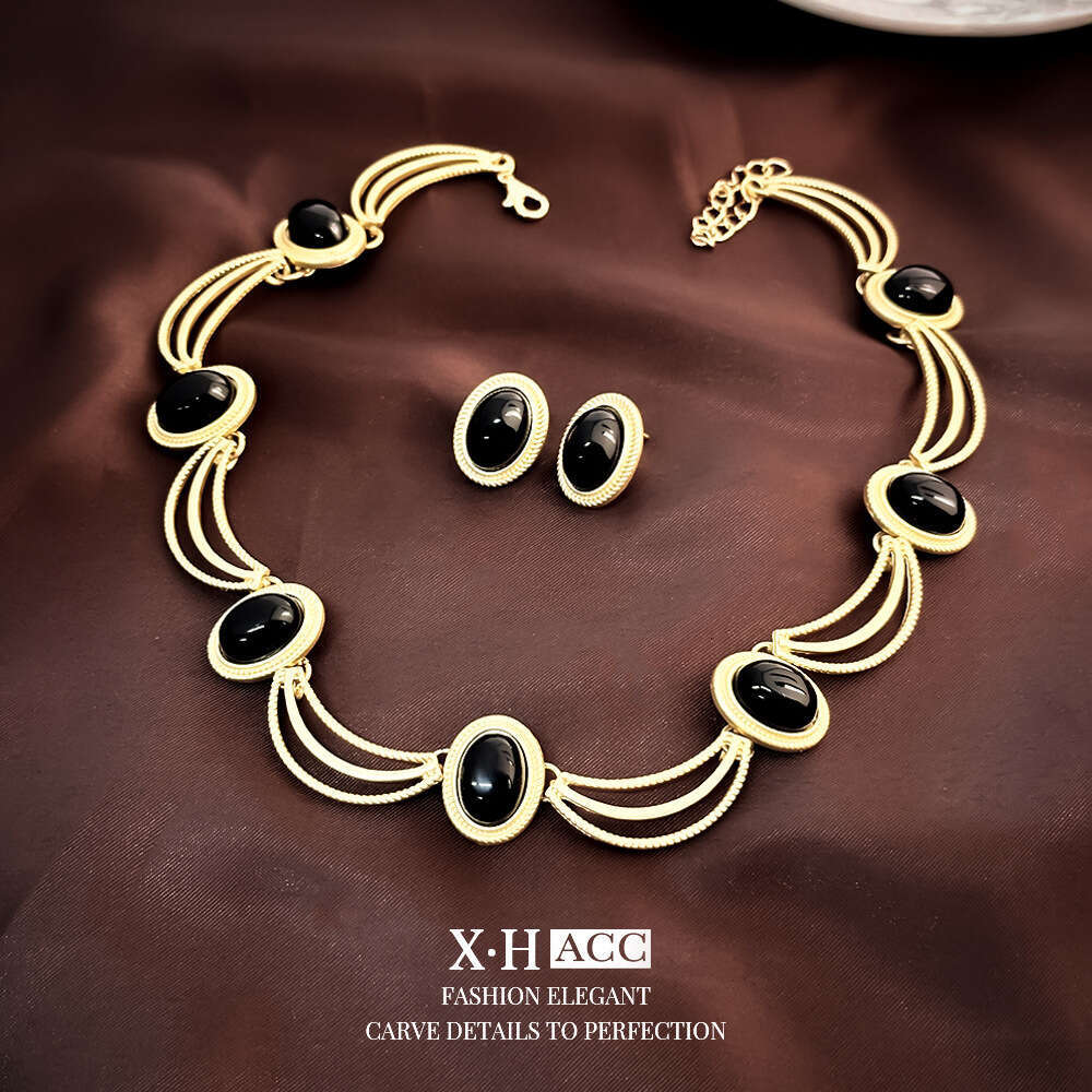 Hot Designer necklace for women earrings necklace set designer jewelryRetro oval black gemstone earrings court style collarbone chain versatile design