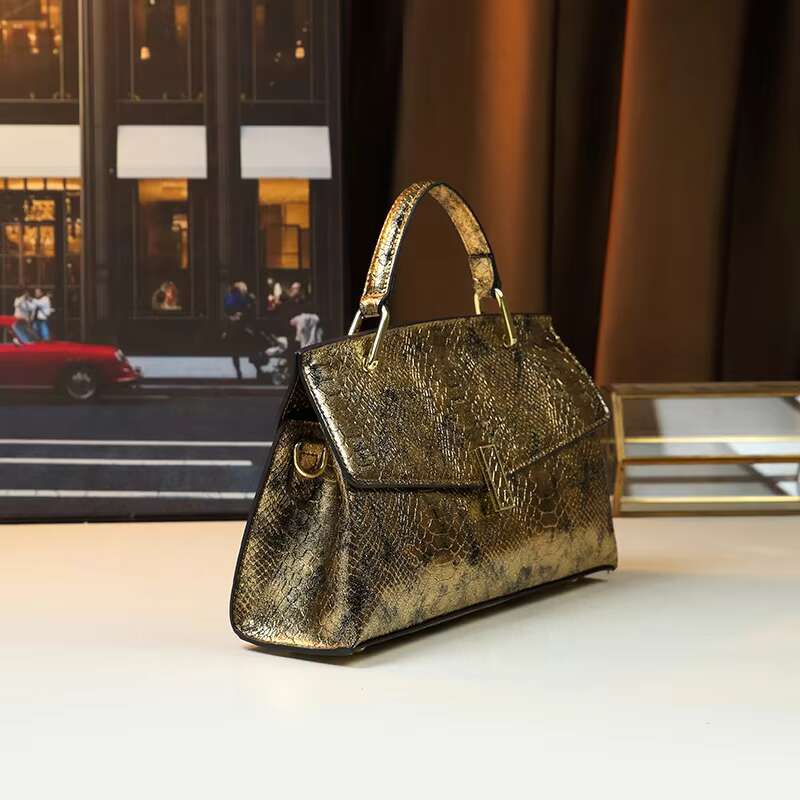 Elegant And High-End Laser Snake Pattern Crossbody Versatile Daily Commuting Bag, Elegant Women's Handbag
