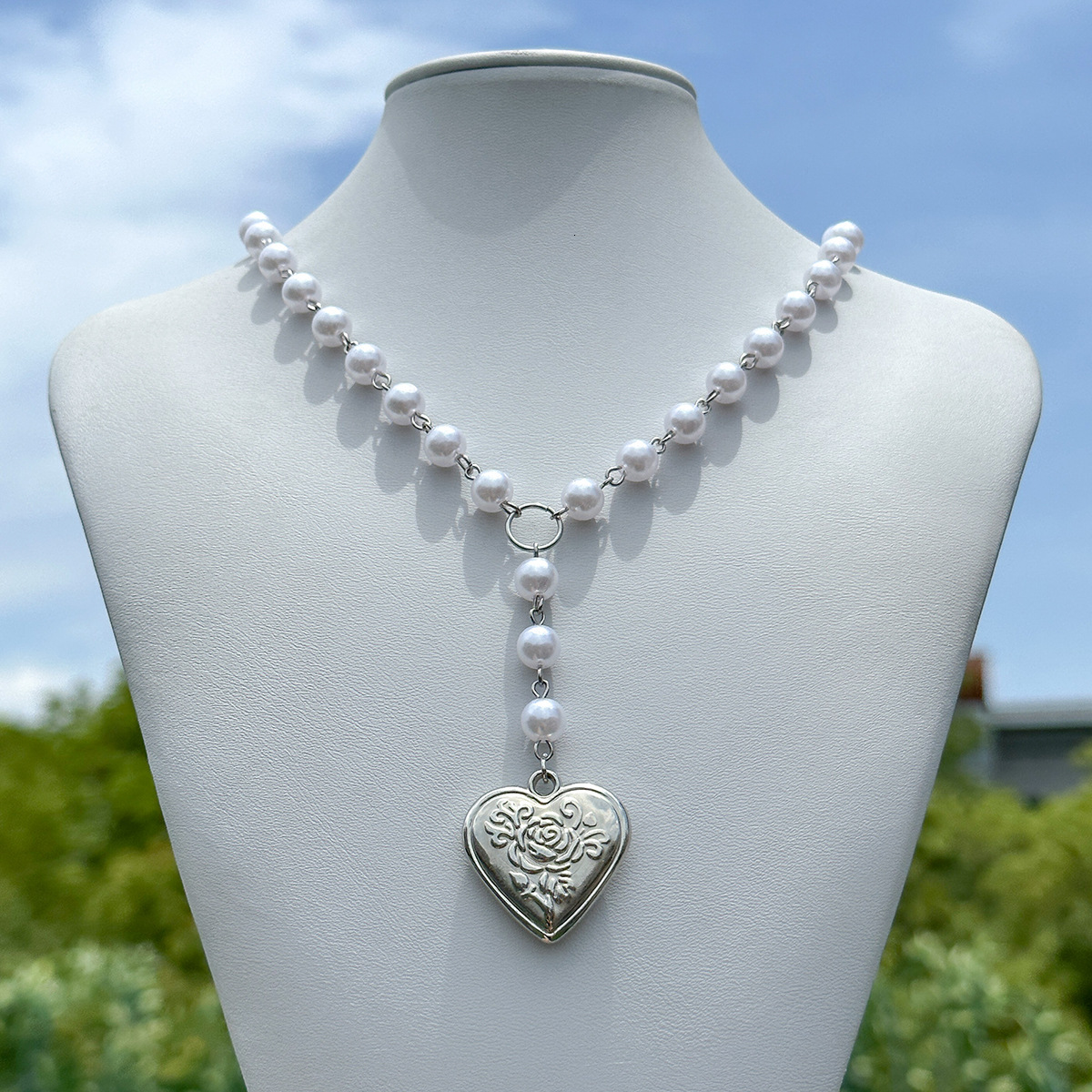 Women fashion Jewelry Sweet Cool Wind Big Love Pendant Spicy Girl Small and Popular Beaded designer Versatile Necklace