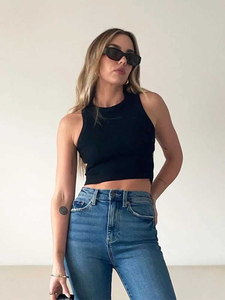 2023 Summer Solid Color Sveless T Shirt Womens Side Hole Knitted Tops Knitted Tops Basic Wear StreetwearXJ250212