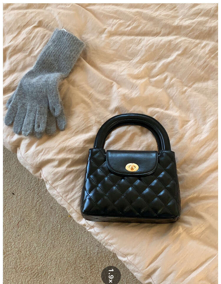 top quality Large capacity handbag versatile shoulder bag niche handheld shopping bag Korean style ins bag girls ladies chain bags Soft Leather Clutch