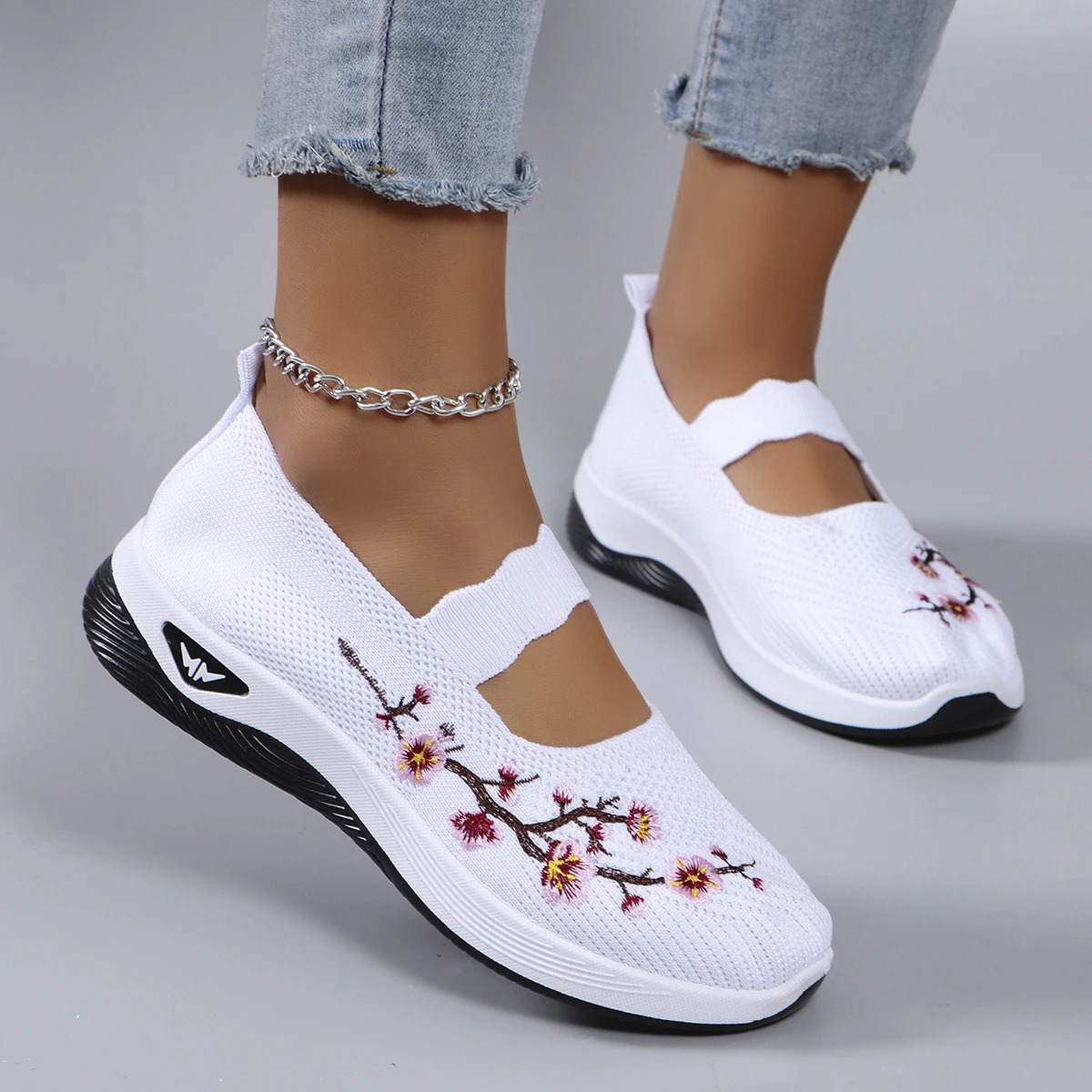 Spring womens sports shoes fashionable breathable lightweight non-slip wear-resistant casual sports shoes flat shoes 250208